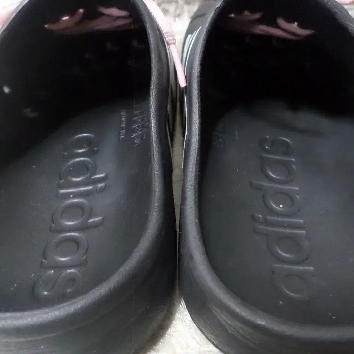 [BUNJANG] Adidas Adilette Clogs Black Slippers / 후루룩구제 245 아디다스 아딜렛 클로그 블랙 슬리퍼 중고 신발