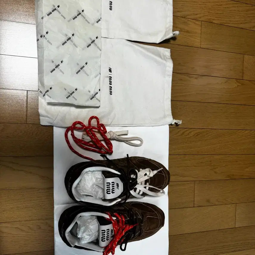 [SOLD OUT] 미우미우 X 뉴발란스 브라운 스니커즈
