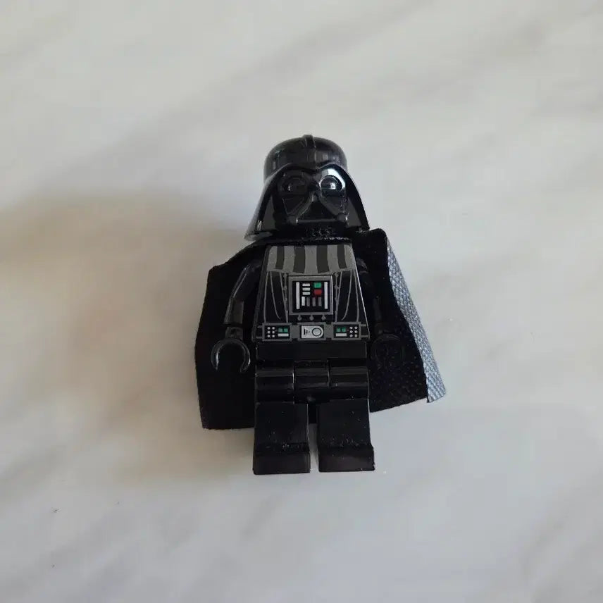 [BUNJANG] Star Wars Darth Vader Light-Up Helmet Figure / 스타워즈 다크베이더 불들어오는 피규어