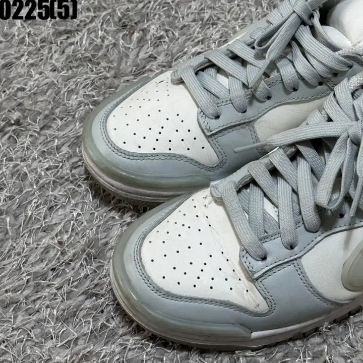 [BUNJANG] Nike Dunk Low White/Gray Sneakers / 나이키 덩크 로우 화이트/그레이 운동화235 0225