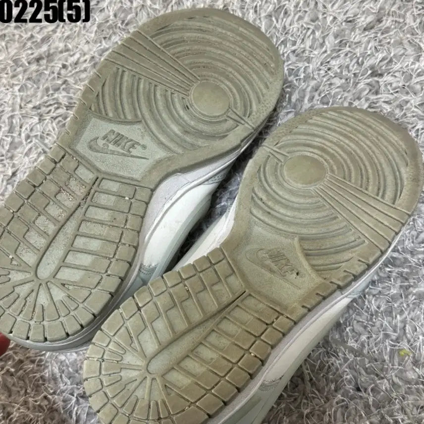 [BUNJANG] Nike Dunk Low White/Gray Sneakers / 나이키 덩크 로우 화이트/그레이 운동화235 0225