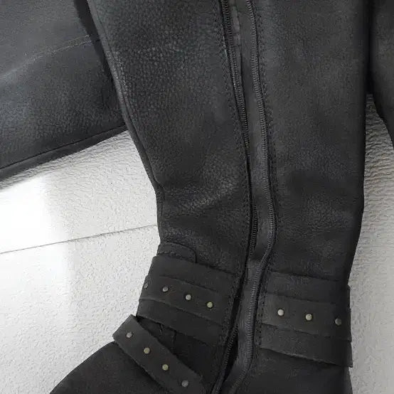 [BUNJANG] UGG Vintage Black Leather Boots / UGG 어그 빈티지  블랙 레더 부츠 38.5 사이즈