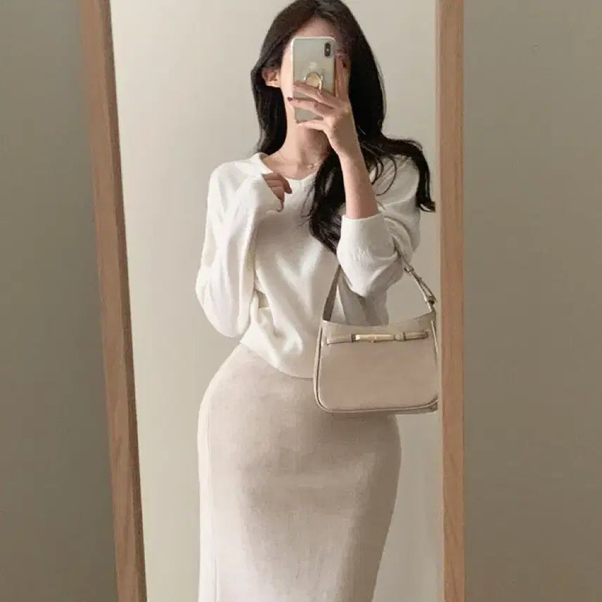[BUNJANG] Perbit Flat Silhouette Wool V-Neck Knit Ivory / 퍼빗 플랫 실루엣 울 브이니트 아이보리 (새상품)