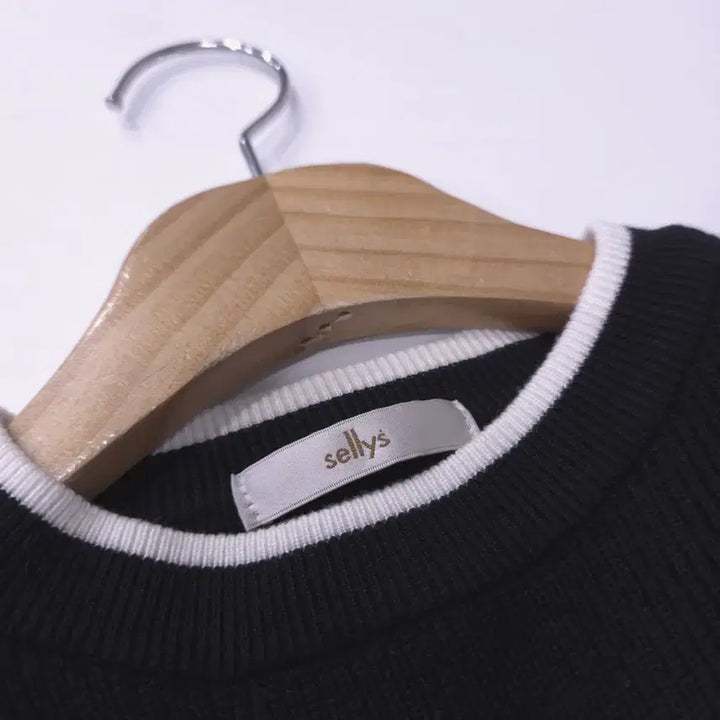 [BUNJANG] NMIXX Sullyoon Knit Top / 샐리) 거의새거  여성 사선 니트 -F