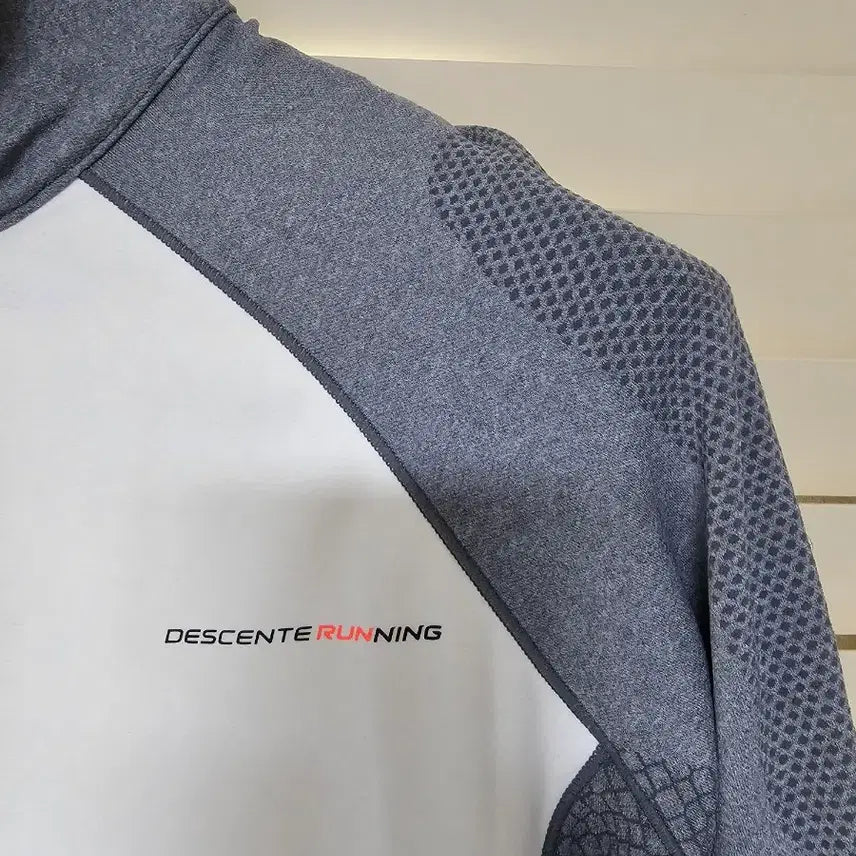 [BUNJANG] Descente Running Zip-Up Jacket / (새상품)데상트 러닝 집업 M(95)