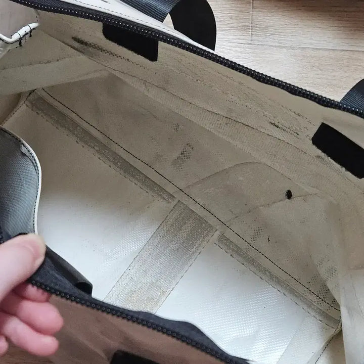 [BUNJANG] Freitag Boston White Crossbody Bag / 프라이탁 화이트 보스턴백 크로스백 가방