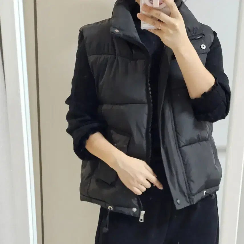 [BUNJANG] Patch Black Padded Vest / 패치 블랙 패딩조끼
