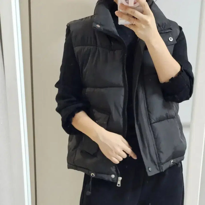 [BUNJANG] Patch Black Padded Vest / 패치 블랙 패딩조끼