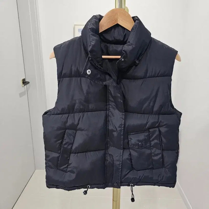 [BUNJANG] Patch Black Padded Vest / 패치 블랙 패딩조끼