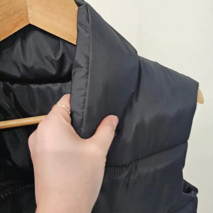 [BUNJANG] Patch Black Padded Vest / 패치 블랙 패딩조끼