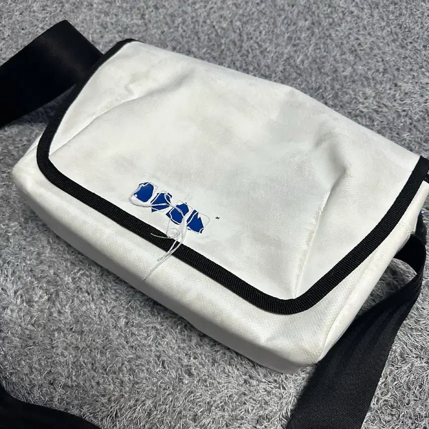 [BUNJANG] Ader Error Trace Admore Crossbody Bag White / 아더에러 트레이스 애드모어 크로스백 화이트
