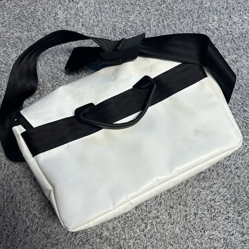 [BUNJANG] Ader Error Trace Admore Crossbody Bag White / 아더에러 트레이스 애드모어 크로스백 화이트