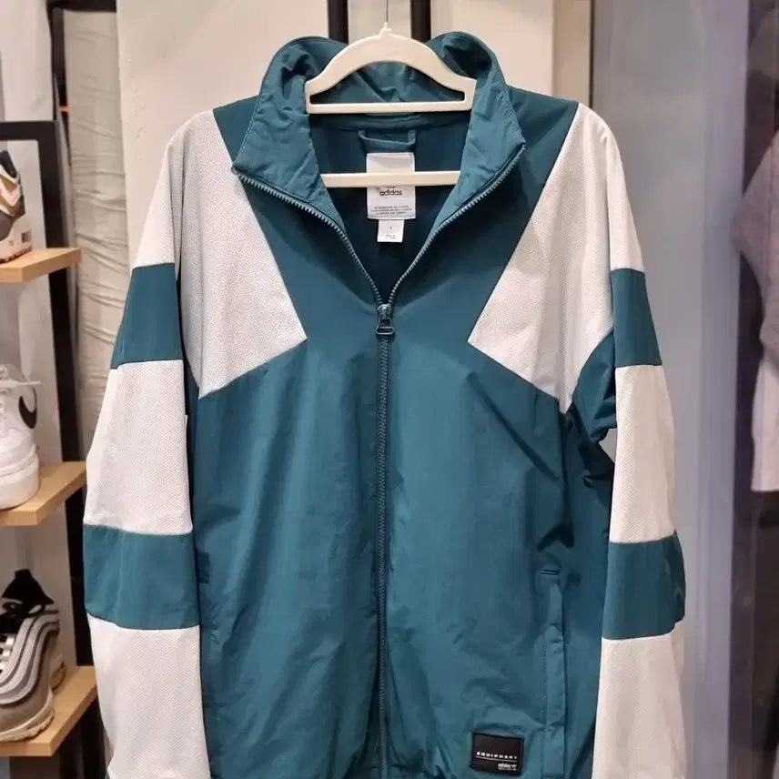 [BUNJANG] Adidas Equipment Bold Windbreaker (Size 100) / 아디다스 이큅먼트 볼드 바람막이 100