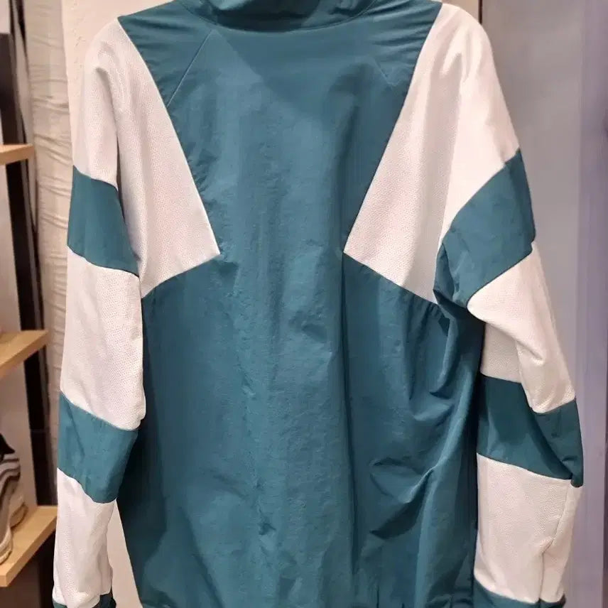 [BUNJANG] Adidas Equipment Bold Windbreaker (Size 100) / 아디다스 이큅먼트 볼드 바람막이 100