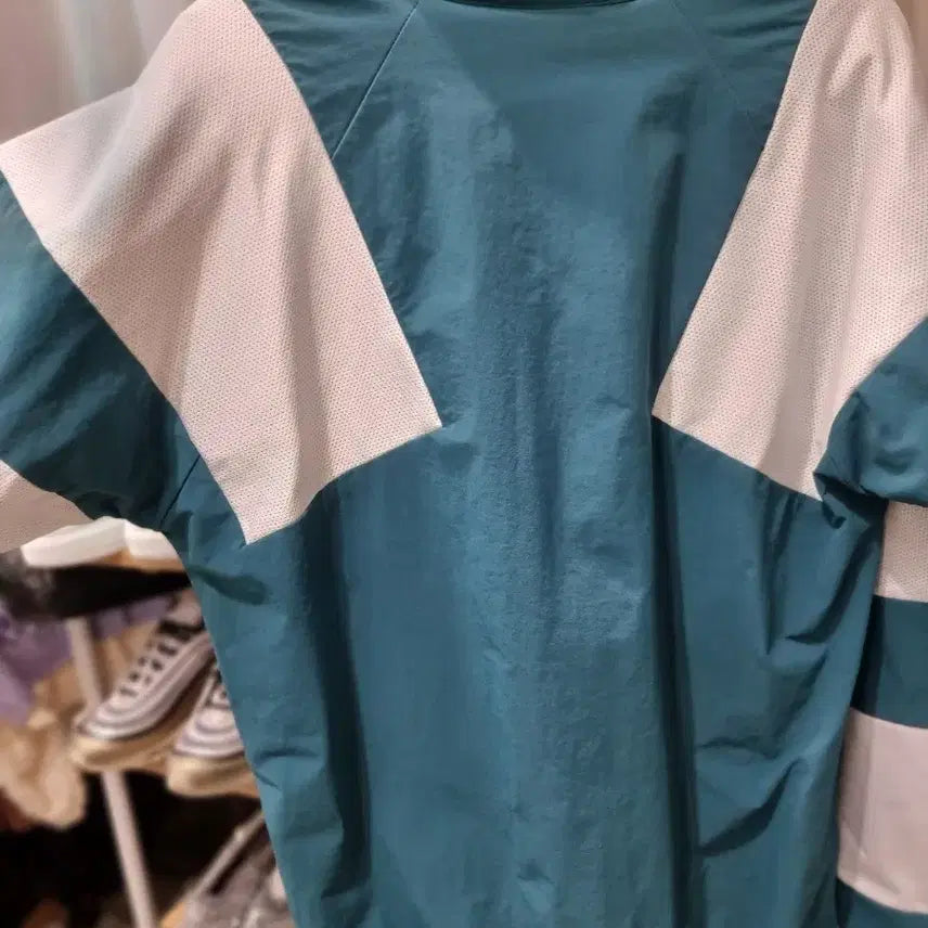 [BUNJANG] Adidas Equipment Bold Windbreaker (Size 100) / 아디다스 이큅먼트 볼드 바람막이 100