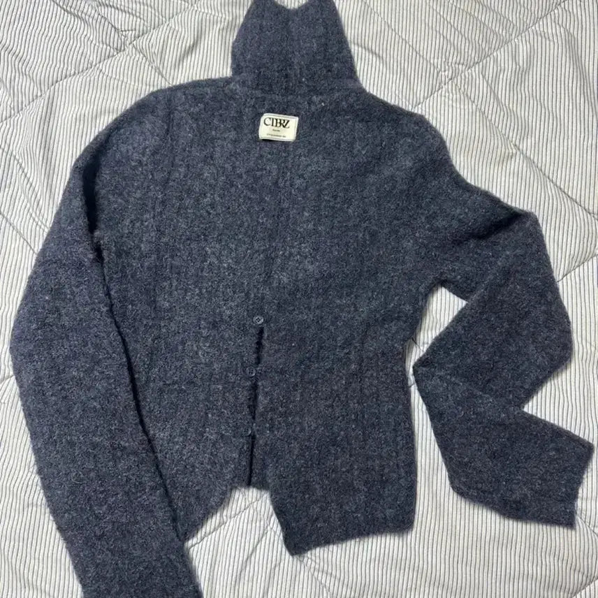 [BUNJANG] SITYBREEZE Back Slit Turtleneck Knit / 시티브리즈 백슬릿 터틀넥 니트