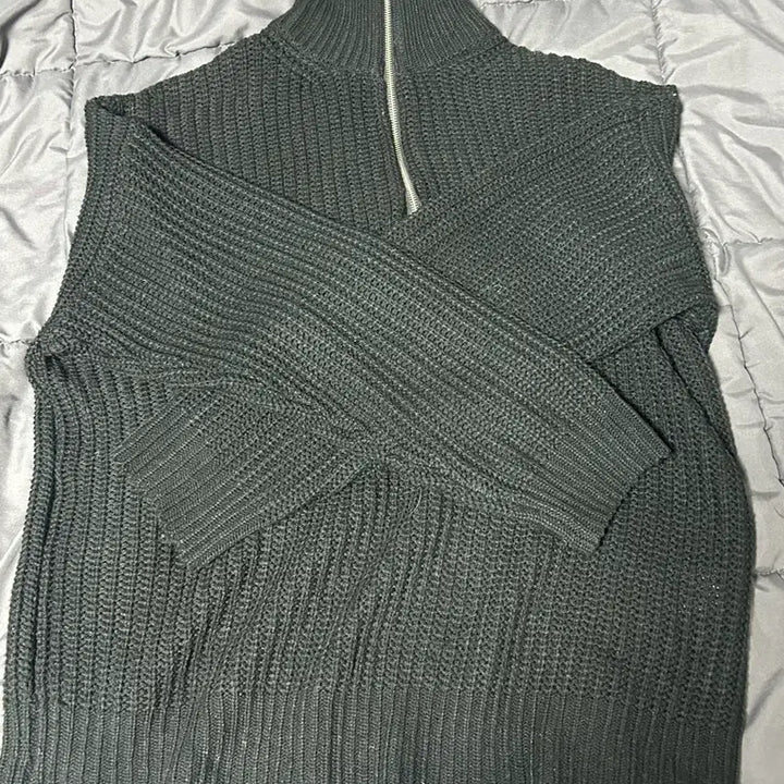 [BUNJANG] Trillion Half-Zip Collar Knit Black / 트릴리온 하프집업 카라넥 니트 블랙