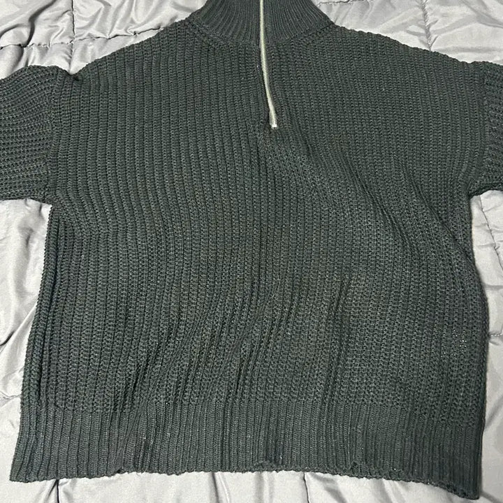 [BUNJANG] Trillion Half-Zip Collar Knit Black / 트릴리온 하프집업 카라넥 니트 블랙