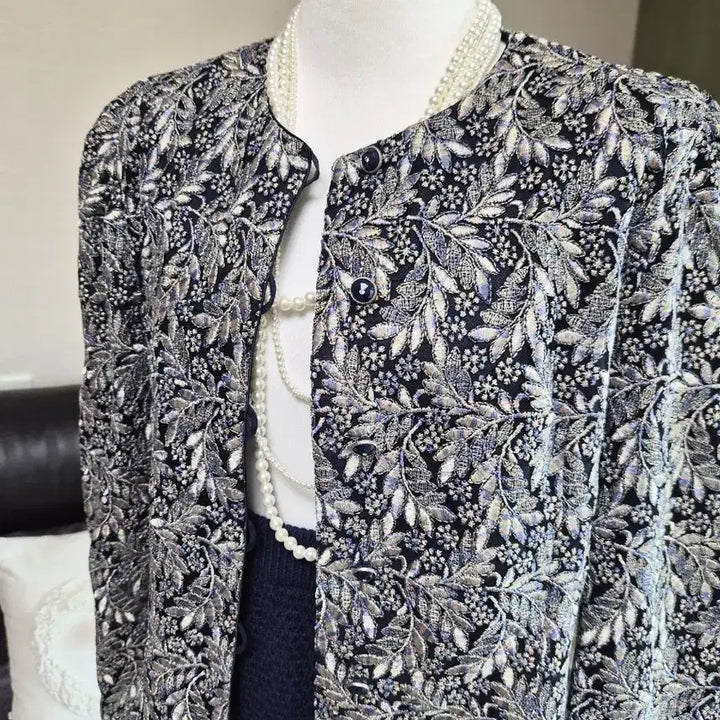 [BUNJANG] Aurora Pearl Lace Embroidered Jacket / 고퀄라인 색감예술 전체오로라펄 레이스자수 자켓