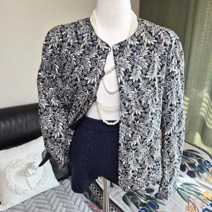 [BUNJANG] Aurora Pearl Lace Embroidered Jacket / 고퀄라인 색감예술 전체오로라펄 레이스자수 자켓