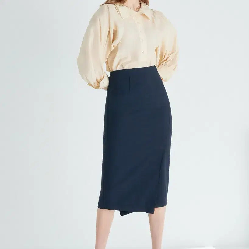 [SOLD OUT] 더아이잗컬렉션 도트 벌룬 소매 블라우스