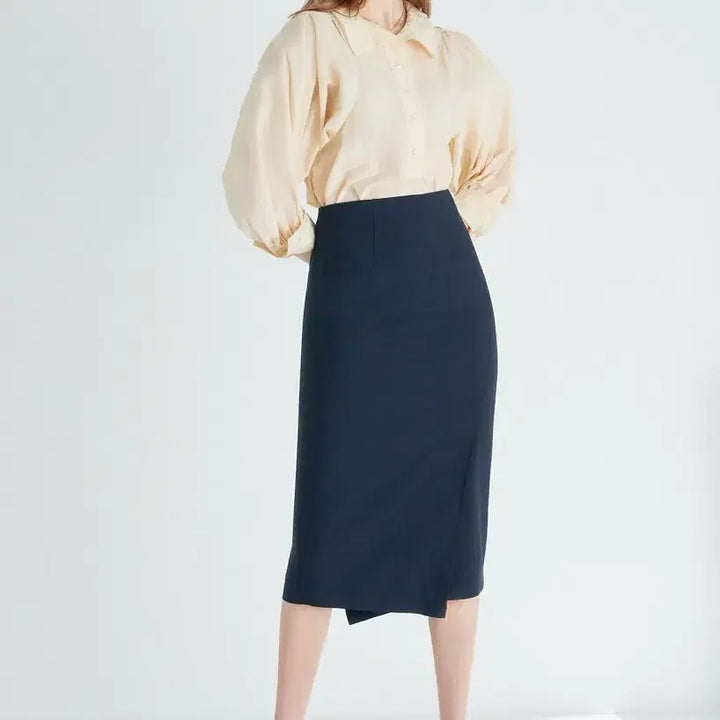 [SOLD OUT] 더아이잗컬렉션 도트 벌룬 소매 블라우스