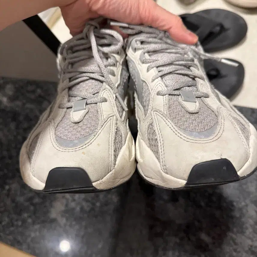 [BUNJANG] Adidas Yeezy Boost 700 Static Sneakers / 이지부스트 700 스태틱 260