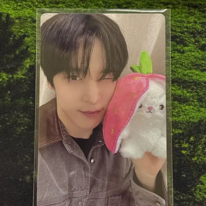 [BUNJANG] ATEEZ Golden Hour Part 4 Strawberry Rabbit Ver. Yunho POB / 에이티즈 골든아워 파트4 톡톡세트 미공포 딸기토끼ver 윤호 양도