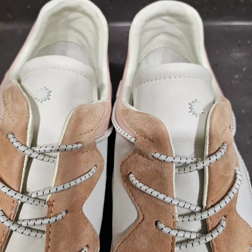 [BUNJANG] Stuart Weitzman Leather Sneakers / 스튜어트와이츠먼