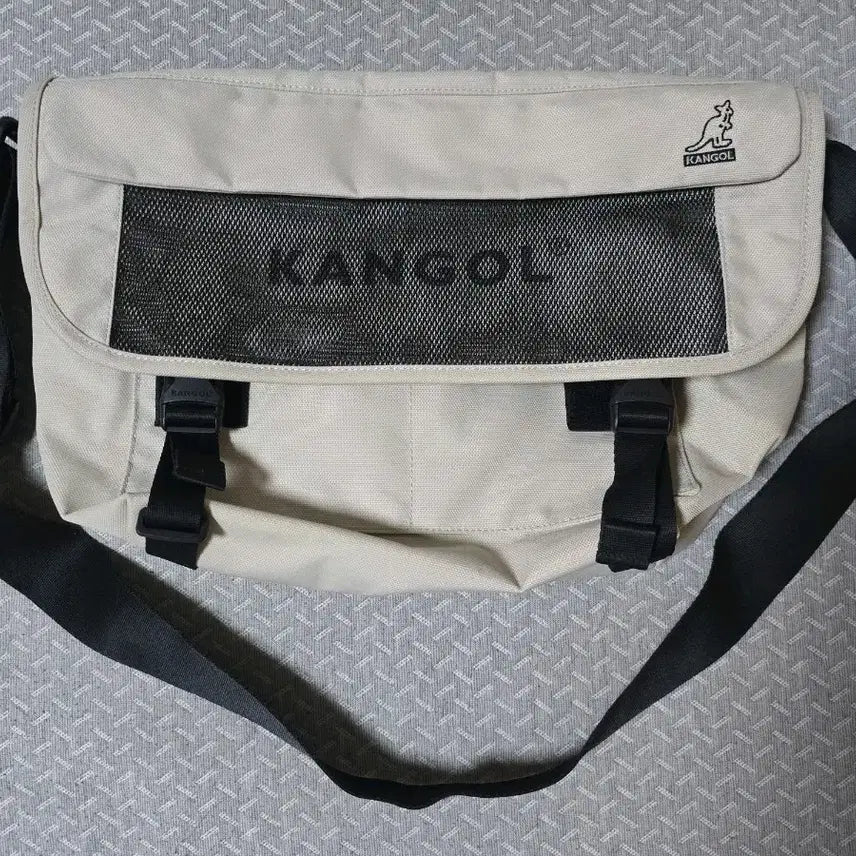[SOLD OUT] 캉골 메신저백 아이보리 크로스백