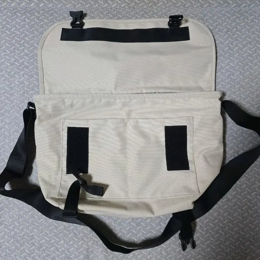 [SOLD OUT] 캉골 메신저백 아이보리 크로스백