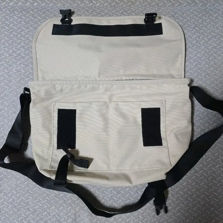 [SOLD OUT] 캉골 메신저백 아이보리 크로스백