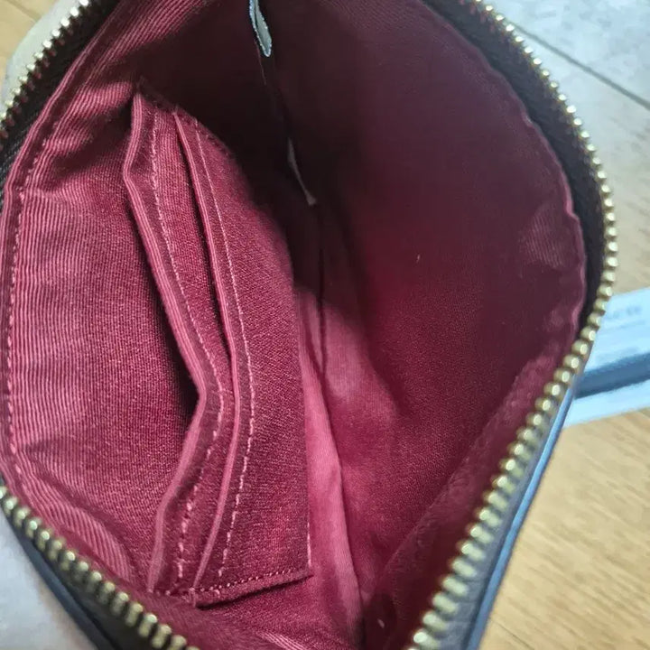 [BUNJANG] Coach Signature Brown/Red Strap Clutch / 코치 시그니처 브라운/레드 스트랩 클러치