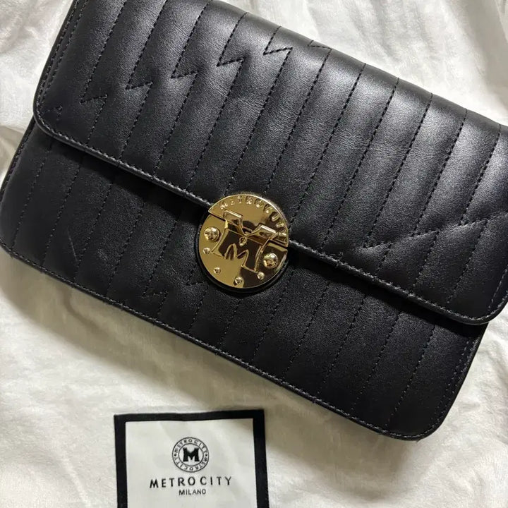 [BUNJANG] Metrociti Black Quilted Chain Bag / 메트로시티 블랙 퀼팅 체인백
