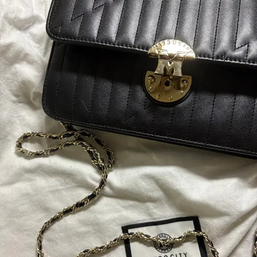 [BUNJANG] Metrociti Black Quilted Chain Bag / 메트로시티 블랙 퀼팅 체인백