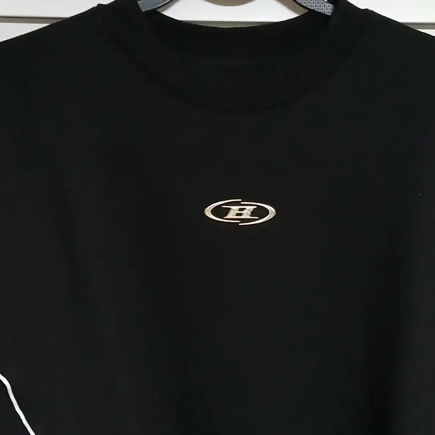 [SOLD OUT] 새상품)본투윈 B크롬 로고 화이트라인 블랙 스웻셔츠 1사이즈