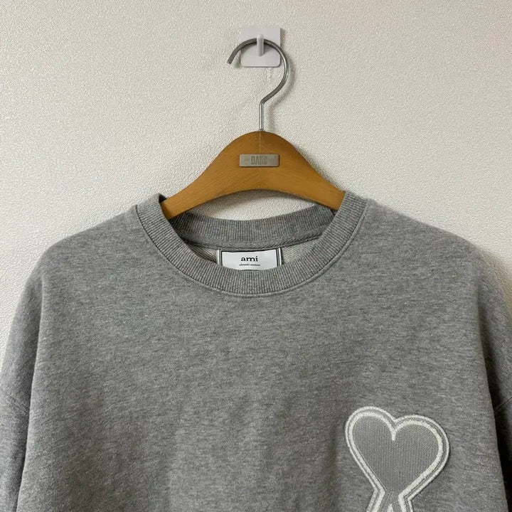 [BUNJANG] Ami Small Heart Embroidered Sweatshirt Gray / 아미 스몰 하트 자수 맨투맨 그레이