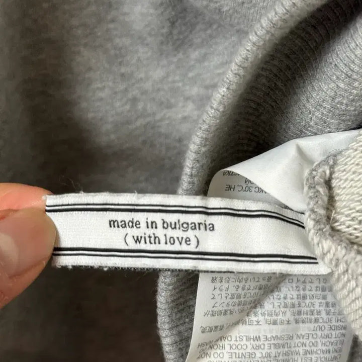 [BUNJANG] Ami Small Heart Embroidered Sweatshirt Gray / 아미 스몰 하트 자수 맨투맨 그레이