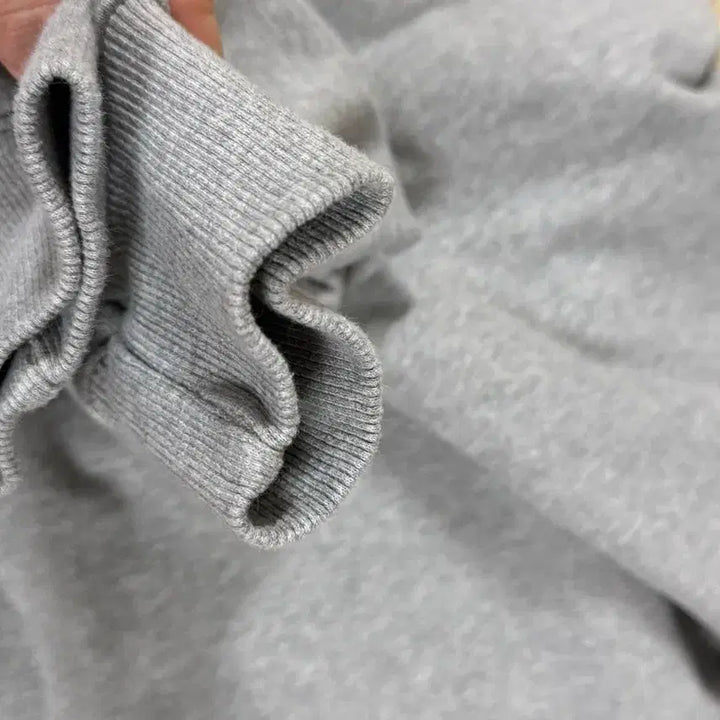 [BUNJANG] Ami Small Heart Embroidered Sweatshirt Gray / 아미 스몰 하트 자수 맨투맨 그레이