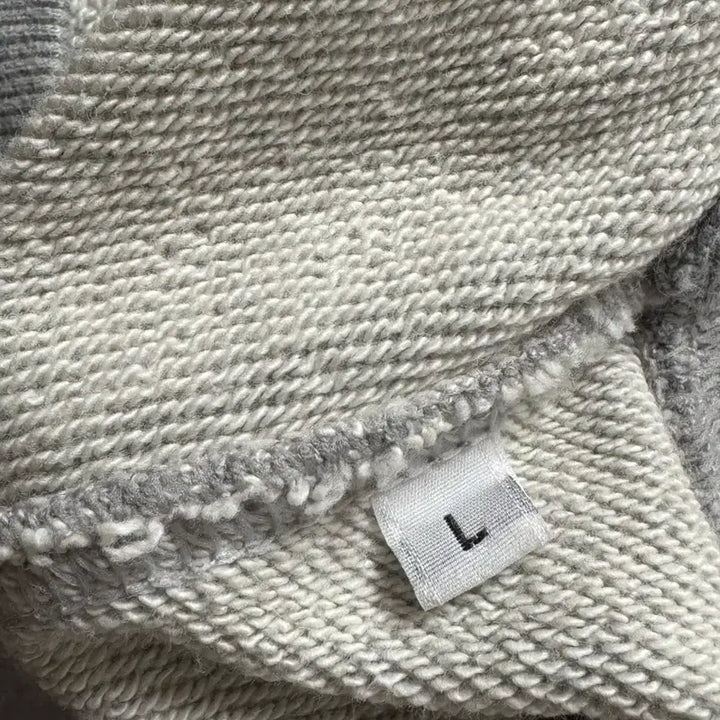 [BUNJANG] Ami Small Heart Embroidered Sweatshirt Gray / 아미 스몰 하트 자수 맨투맨 그레이