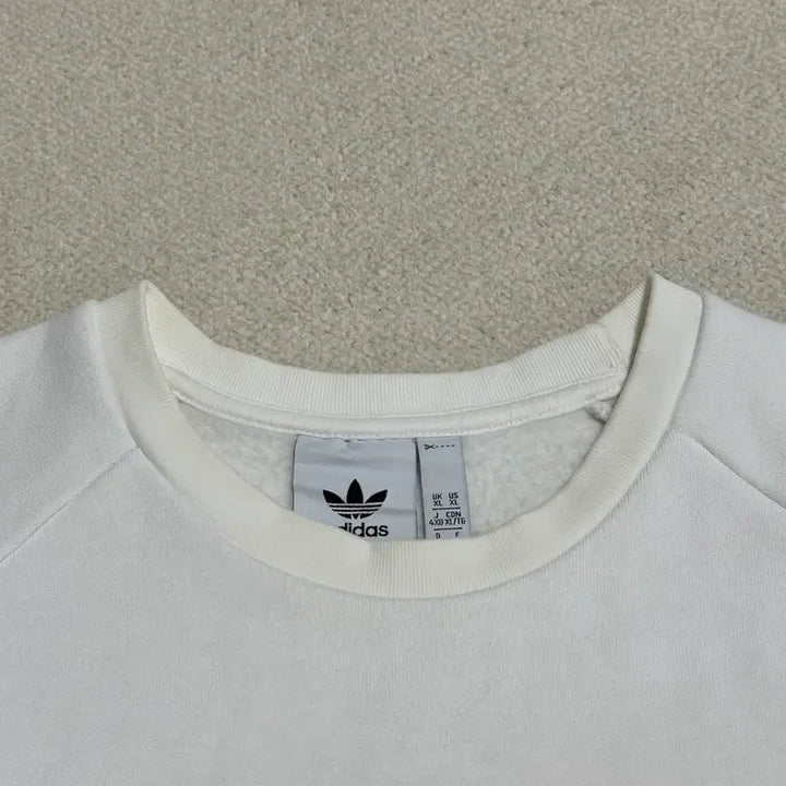 [BUNJANG] Adidas Essentials Crewneck Sweatshirt / 아디다스 에센셜 크루
