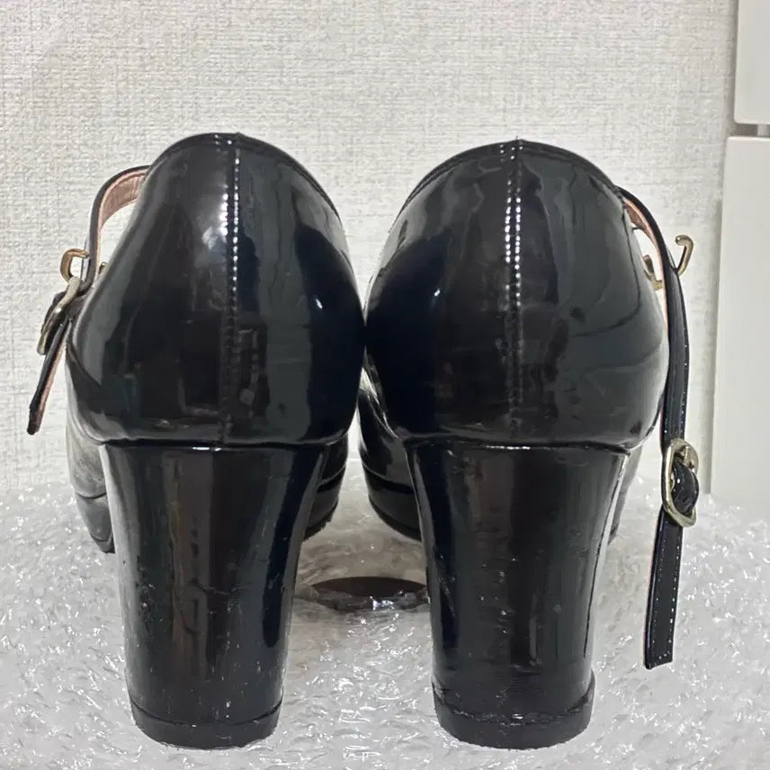 [BUNJANG] Black Enamel Heels / [택포 / 250] 에나멜 구두 블랙 / 실착 1회