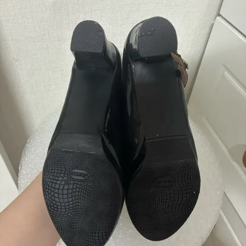 [BUNJANG] Black Enamel Heels / [택포 / 250] 에나멜 구두 블랙 / 실착 1회