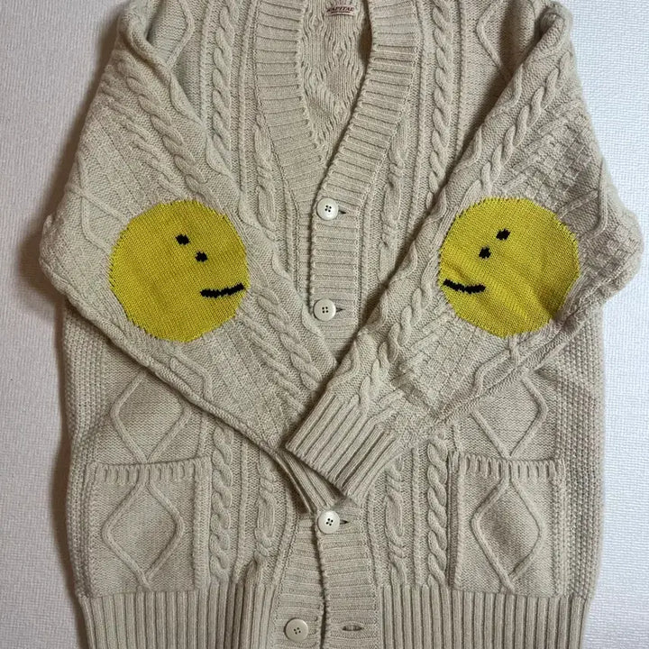 [BUNJANG] Capital Smile Patch Wool Cardigan / 캐피탈 스마일 패치 울 가디건
