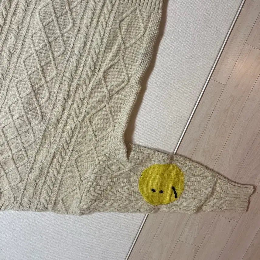 [BUNJANG] Capital Smile Patch Wool Cardigan / 캐피탈 스마일 패치 울 가디건