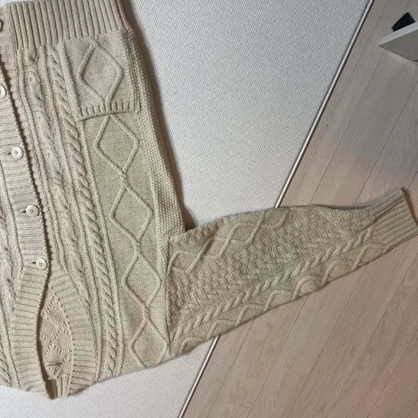 [BUNJANG] Capital Smile Patch Wool Cardigan / 캐피탈 스마일 패치 울 가디건