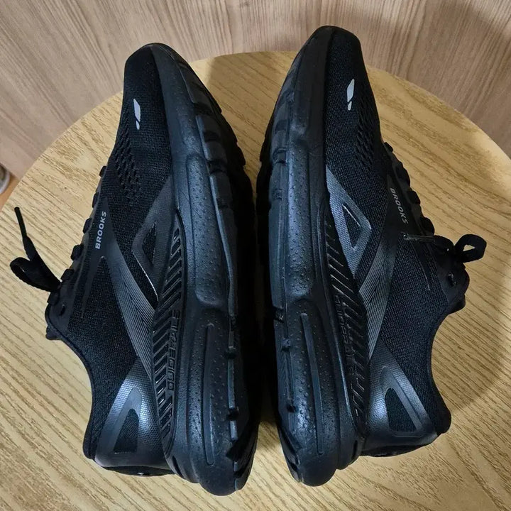 [BUNJANG] Brooks Running Shoes 235mm / 브룩스 러닝화 블랙 235