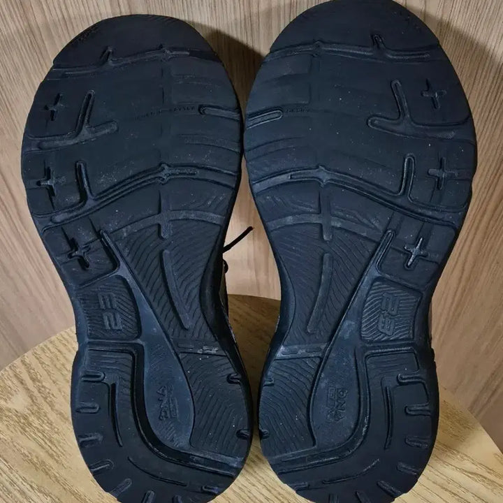 [BUNJANG] Brooks Running Shoes 235mm / 브룩스 러닝화 블랙 235