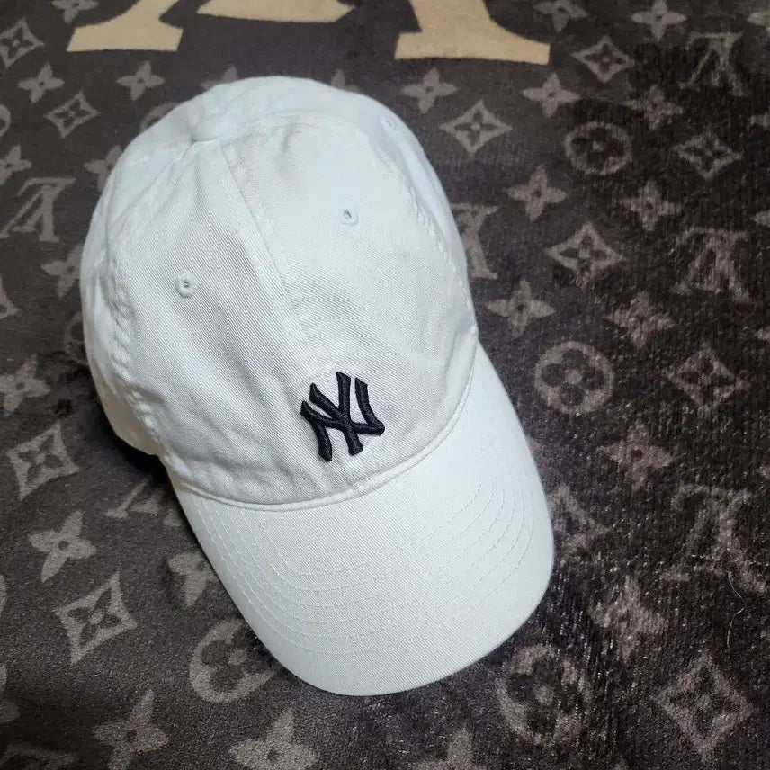 [BUNJANG] MLB White Ball Cap / MLB / 화이트 볼캡 모자