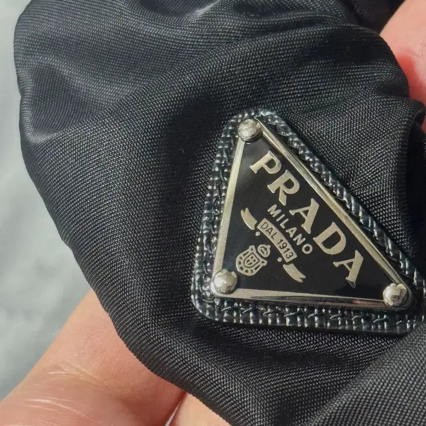 [BUNJANG] Prada Re-Nylon Triangle Logo Scrunchie Black / 프라다 리나일론 삼각로고 스크런치 블랙